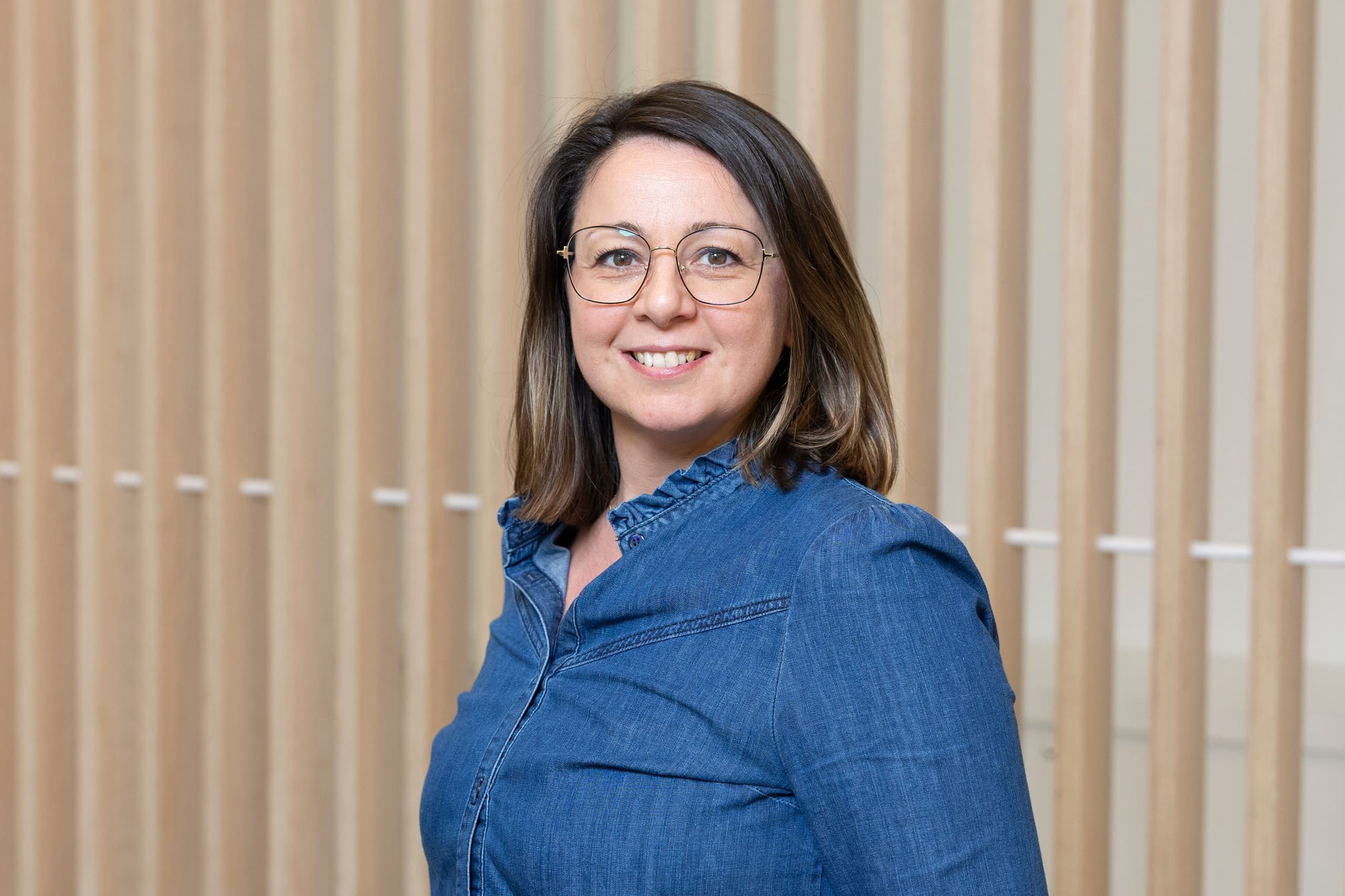 Portrait de Jennifer Dementin, responsable Communication à la Fondation pour la Recherche Médicale