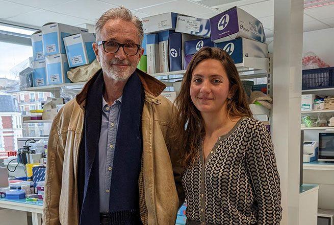 Thierry Lhermitte en visite labo pour rencontrer Chloé Tezenas du Montcel, psychiatre, soutenue par la FRM pour son projet de thèse de sciences au sujet de l'anorexie mentale.
